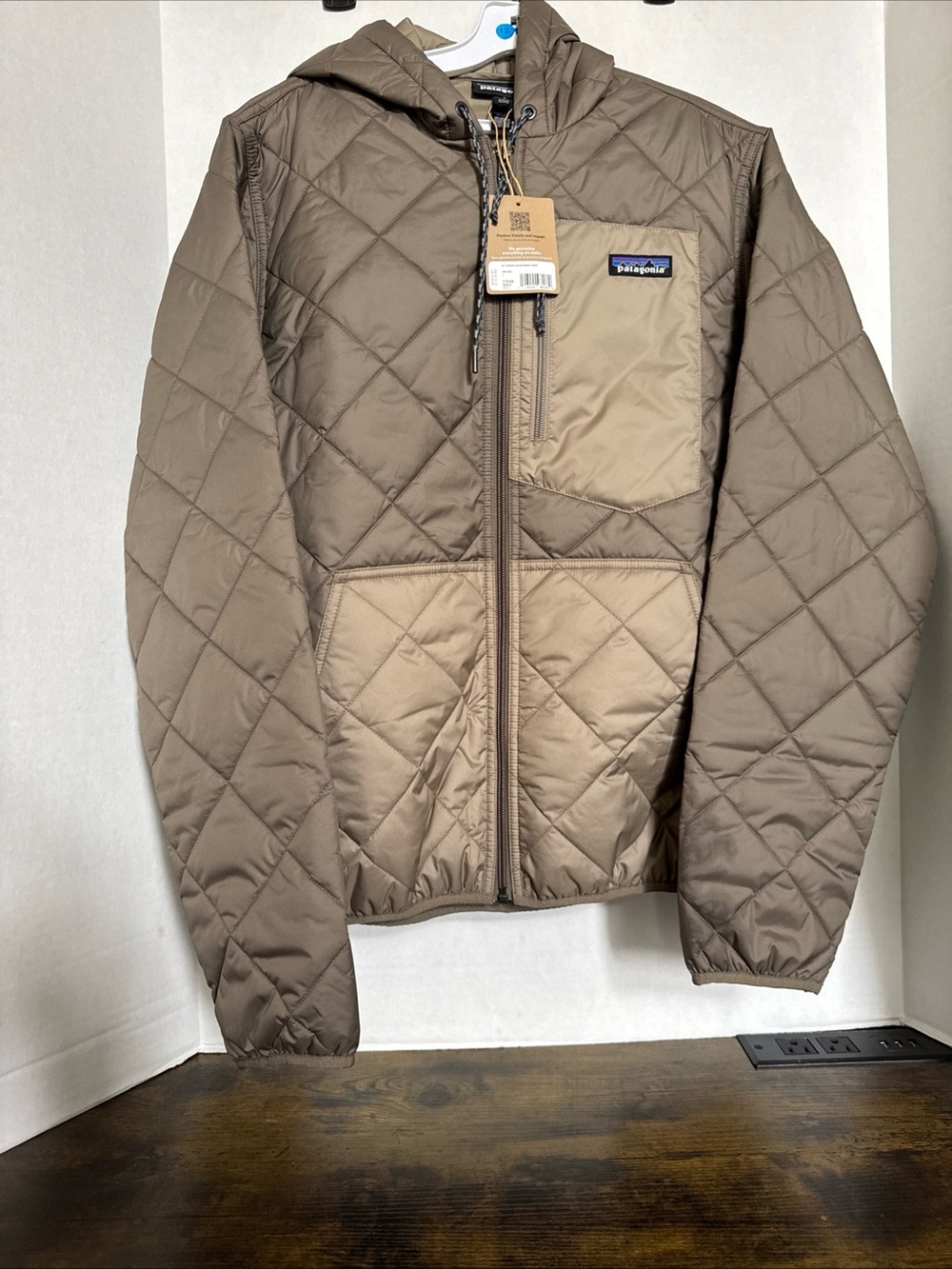 Patagonia Diamond Quilted Bomber Hoody Wing Grey New Mens Size Small 27610 - Picture 2 of 13